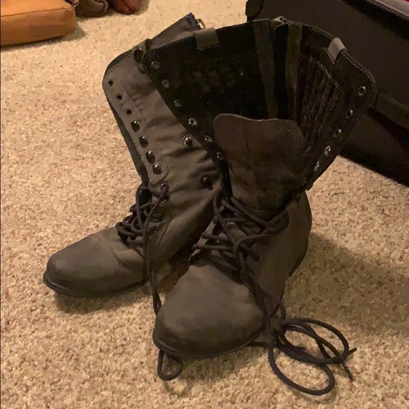 Steve Madden Shoes - Steve Madden dark gray/blue boots